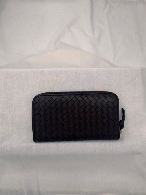 ארנק בוטגה ונטה עור קלוע בעיצוב איטלקי יוקרתי- חום שוקולד