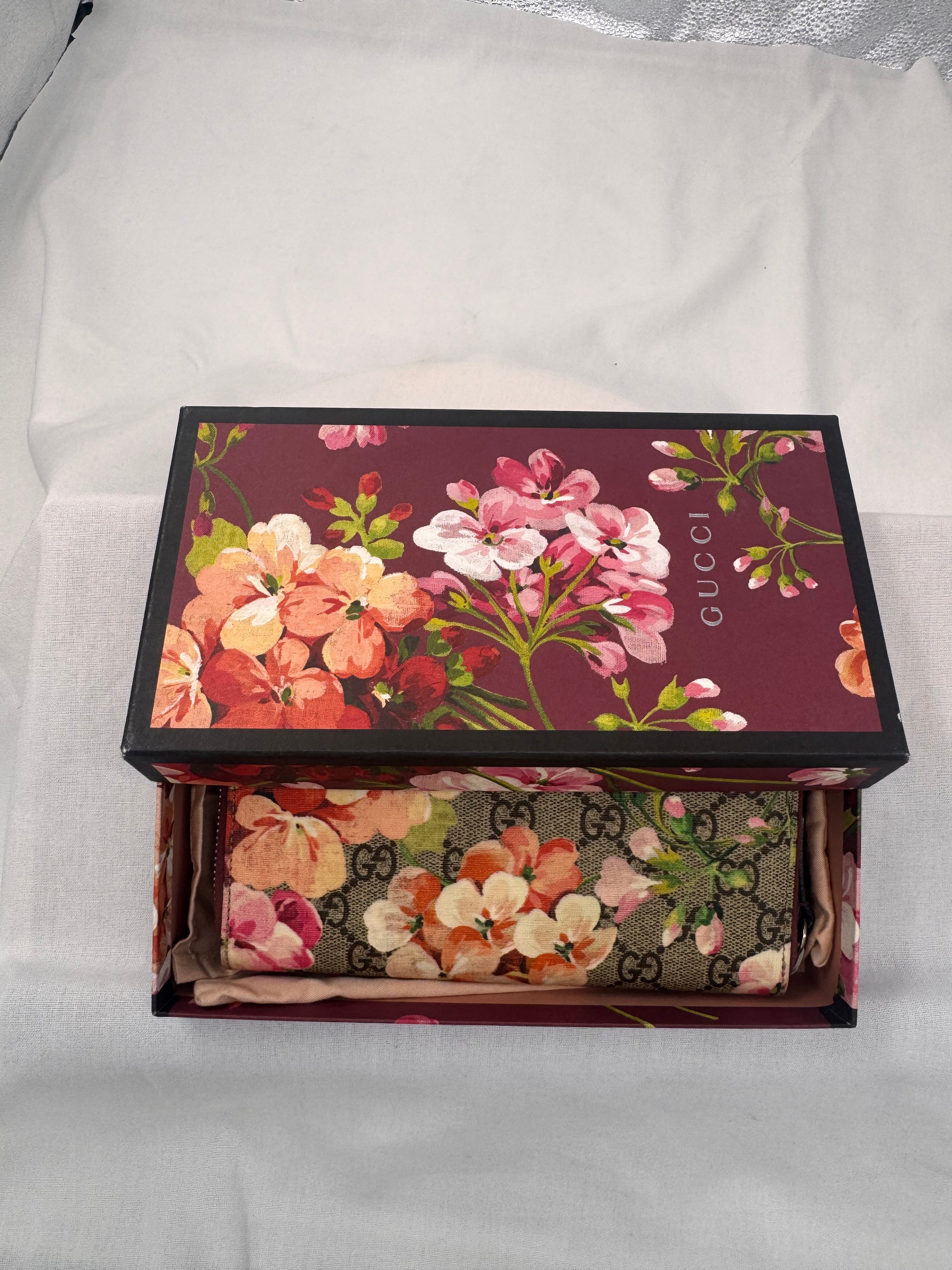 ארנק גוצ'י במהדורת פרחים יוקרתית