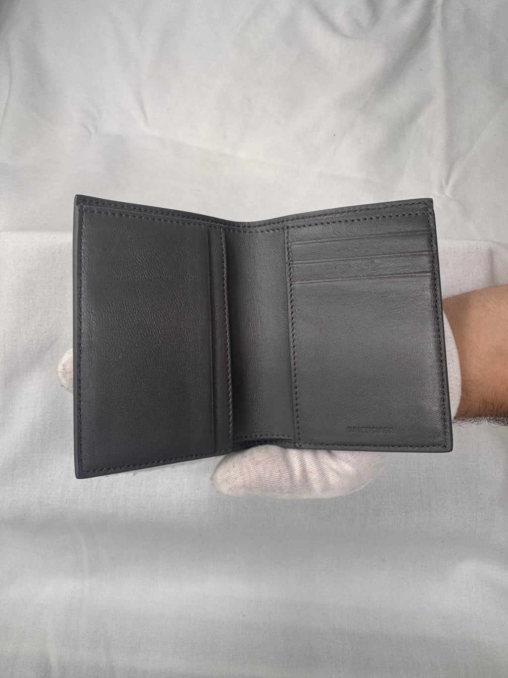 ארנק בלנסיאגה מעור מגורען, עיצוב יוניסקס - אפור