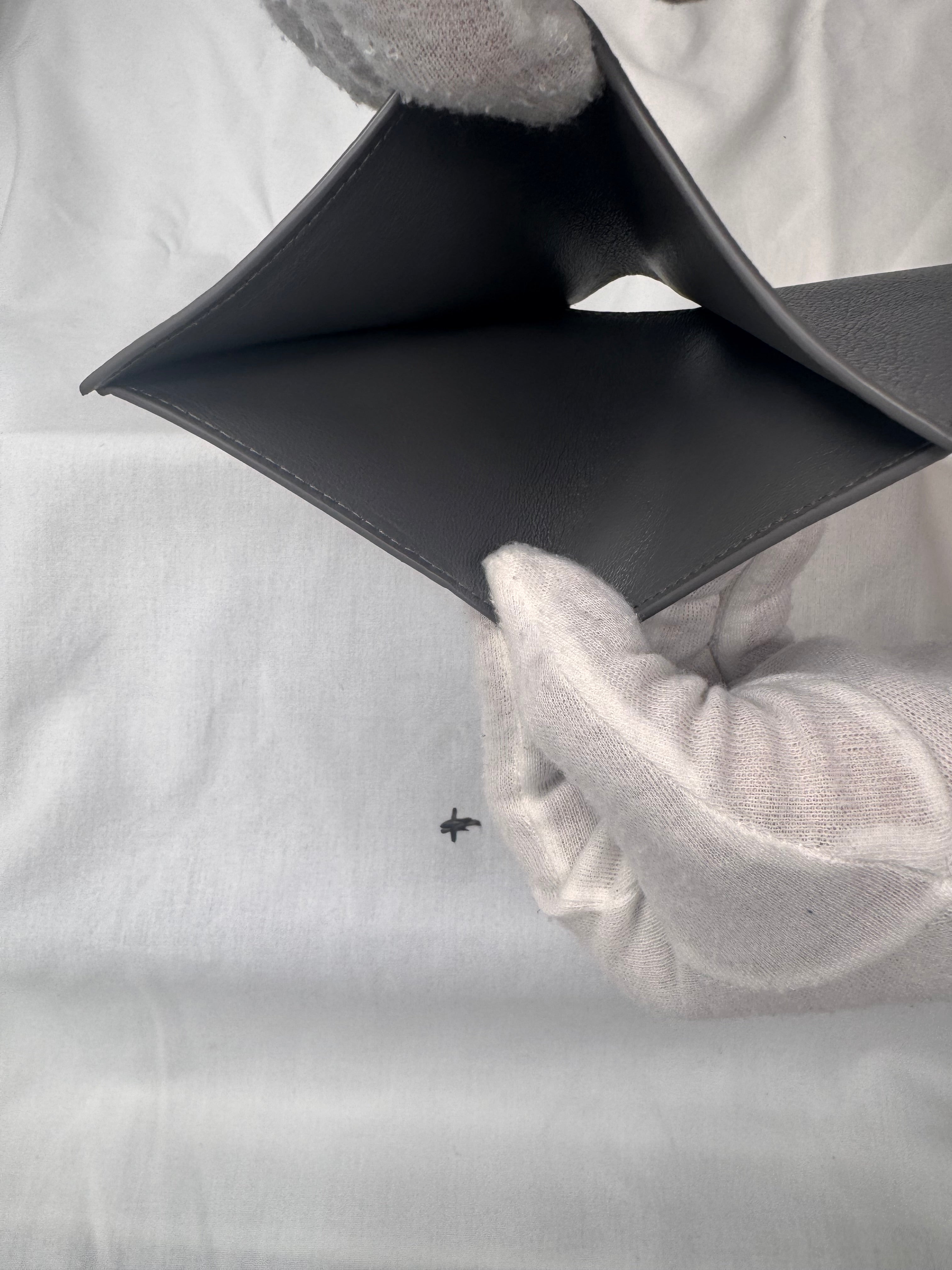 ארנק בלנסיאגה מעור מגורען, עיצוב יוניסקס - אפור