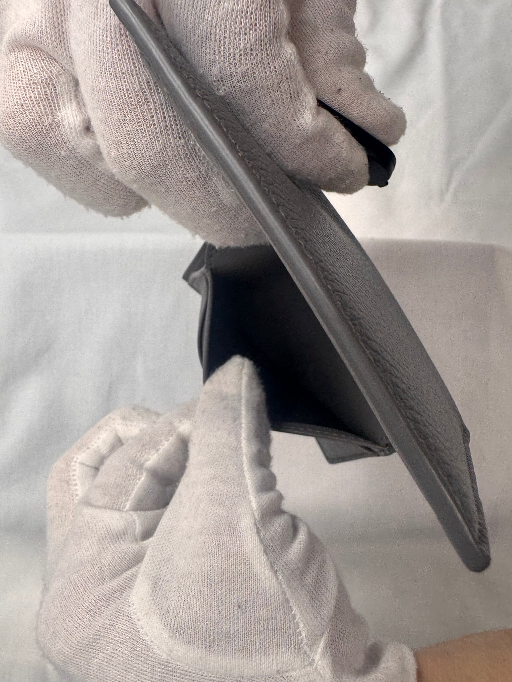 ארנק בלנסיאגה מעור מגורען, עיצוב יוניסקס - אפור