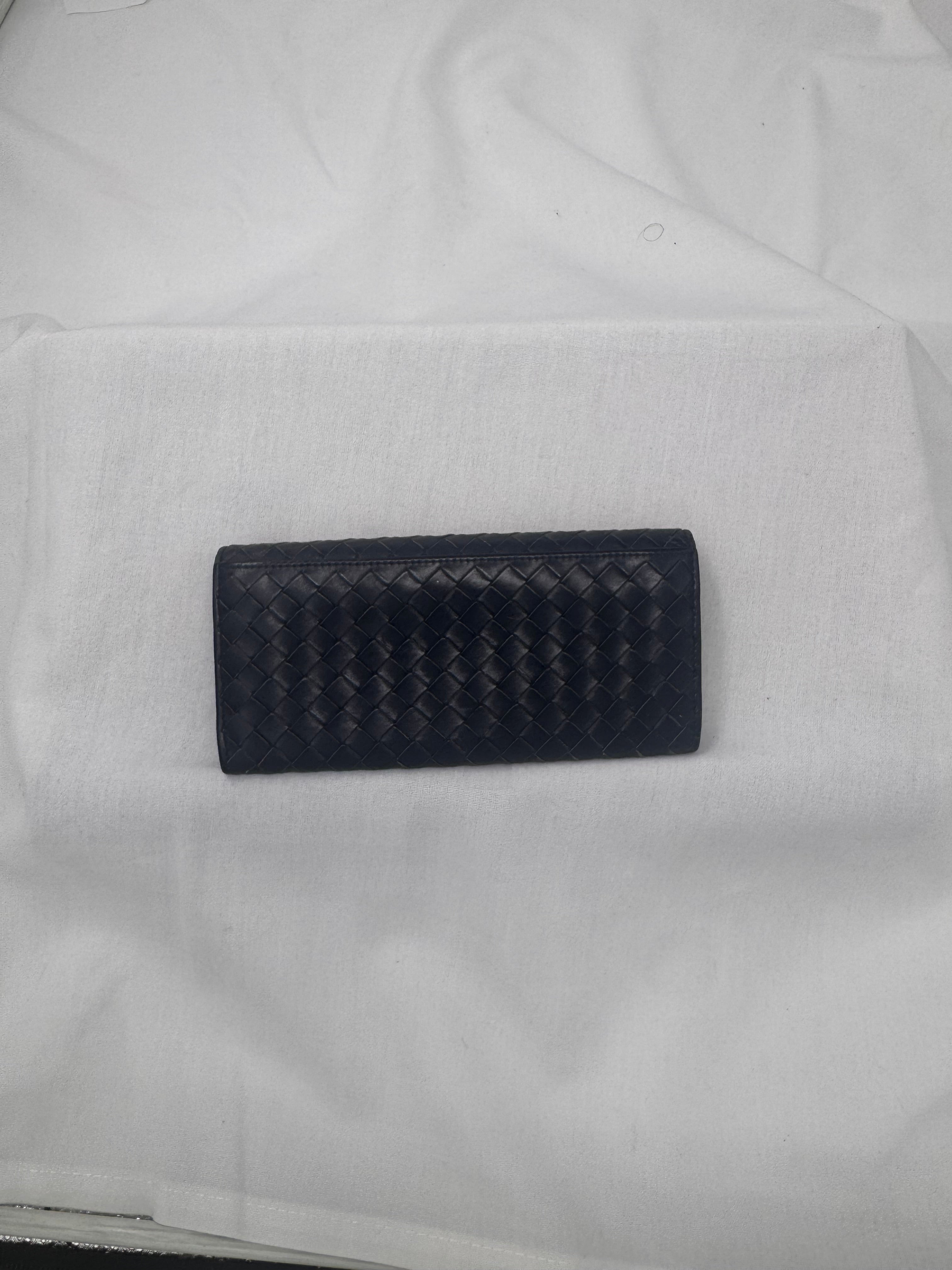 ארנק ארוך בוטגה ונטה מעור קלוע - כחול נייבי