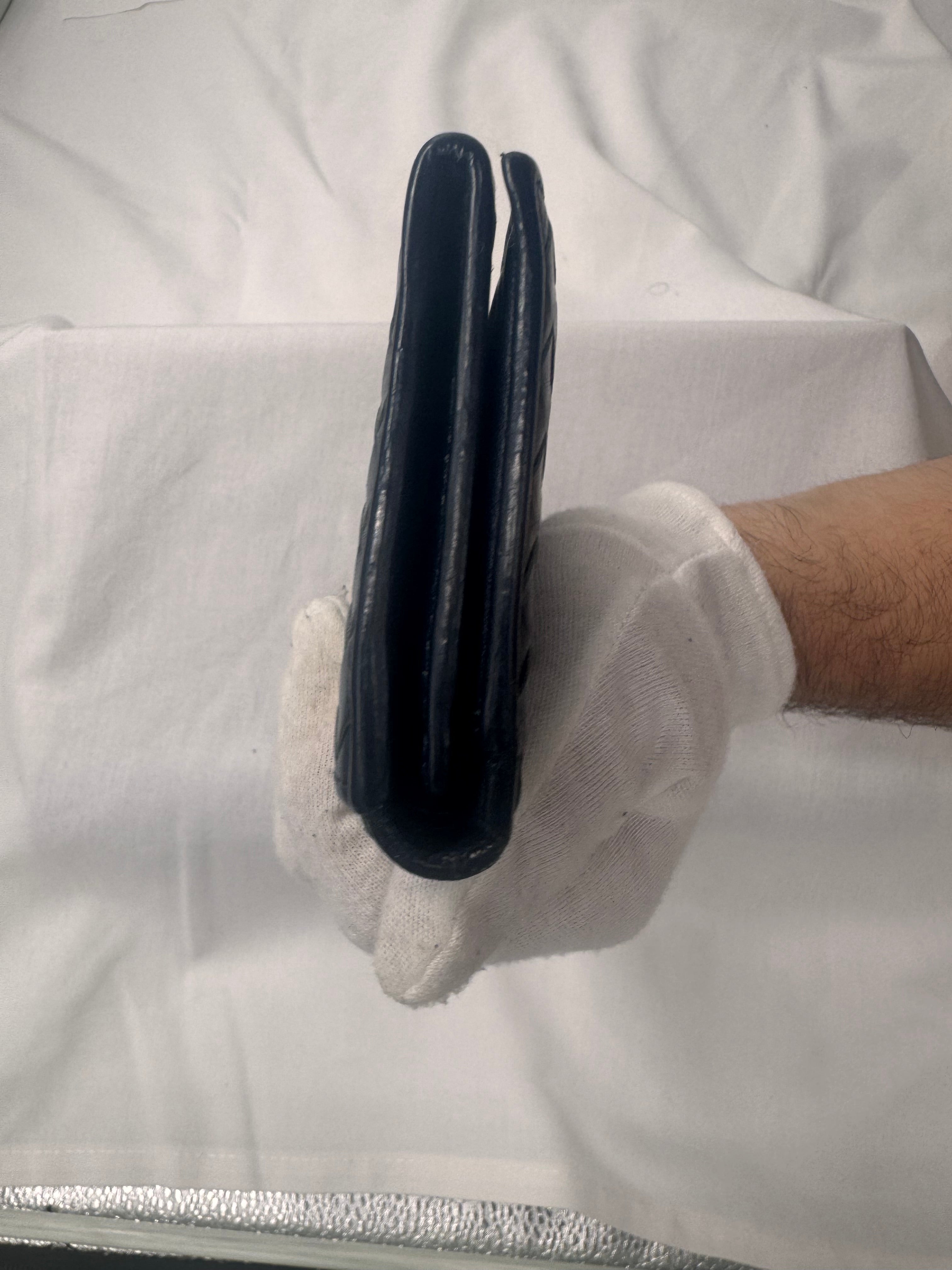 ארנק ארוך בוטגה ונטה מעור קלוע - כחול נייבי